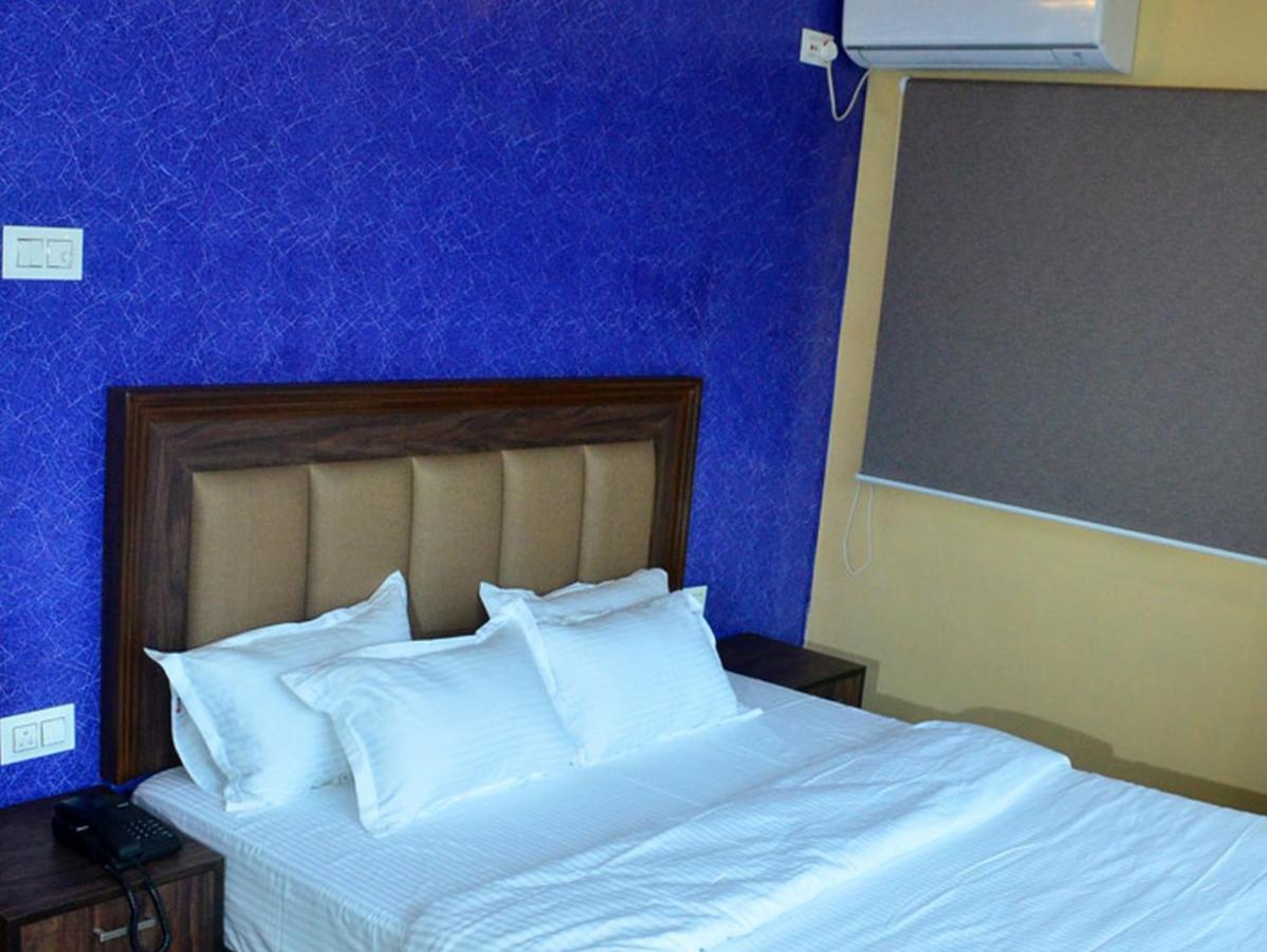 Hotel Aloka Residency コルカタ エクステリア 写真