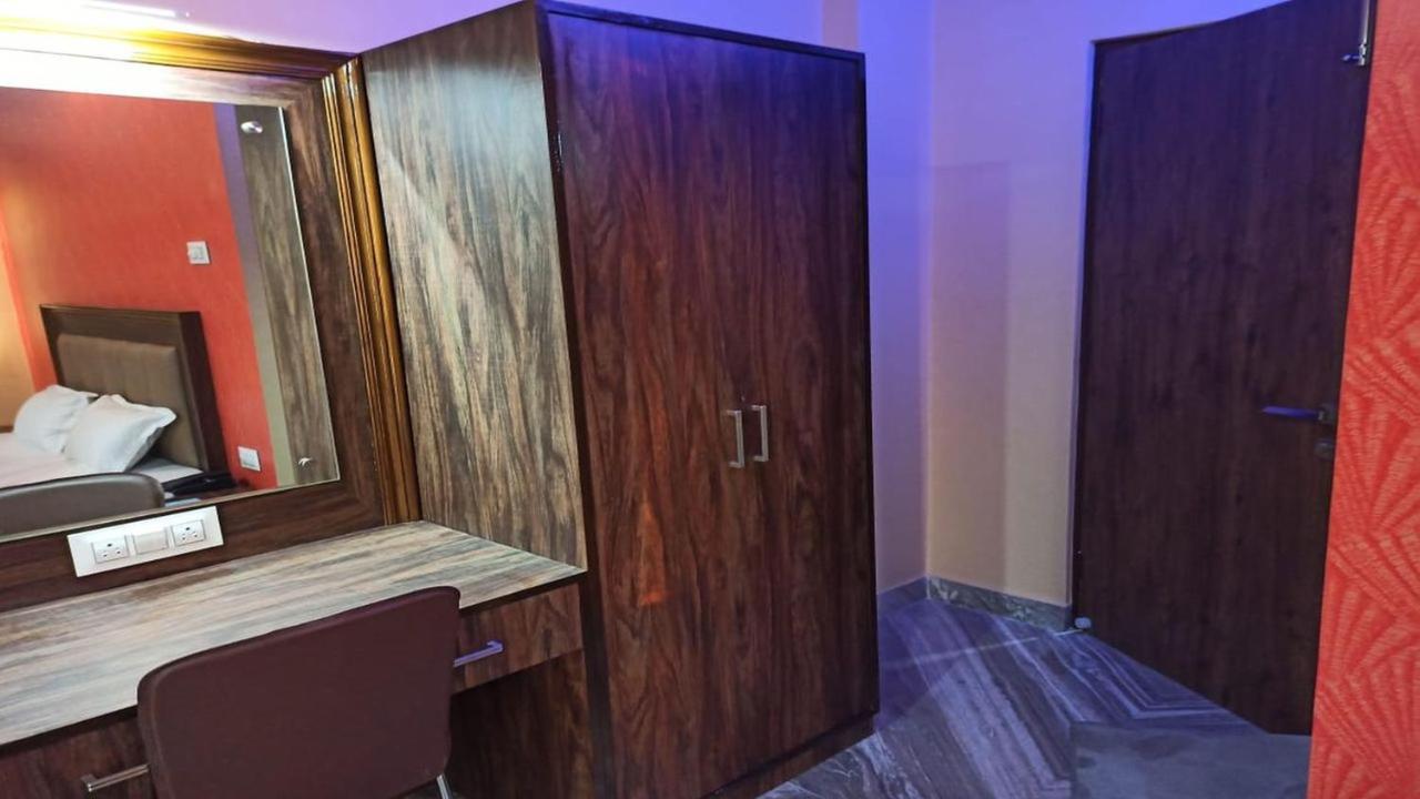 Hotel Aloka Residency コルカタ エクステリア 写真